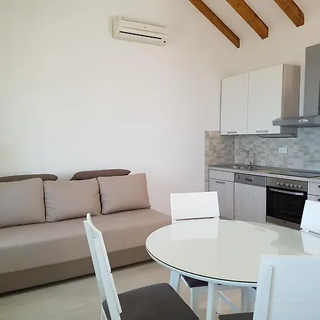 Ivana Apartment *